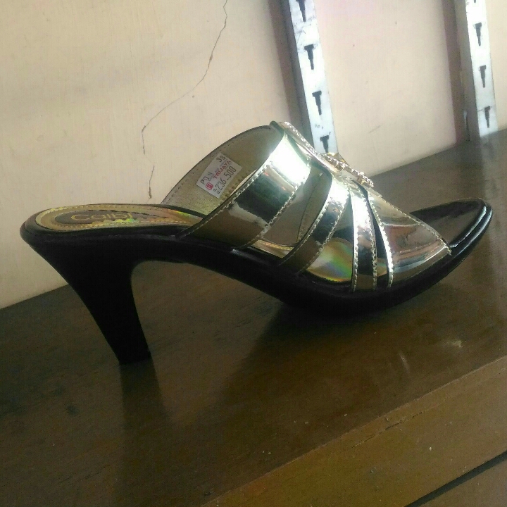 Sepatu Wanita Calbi