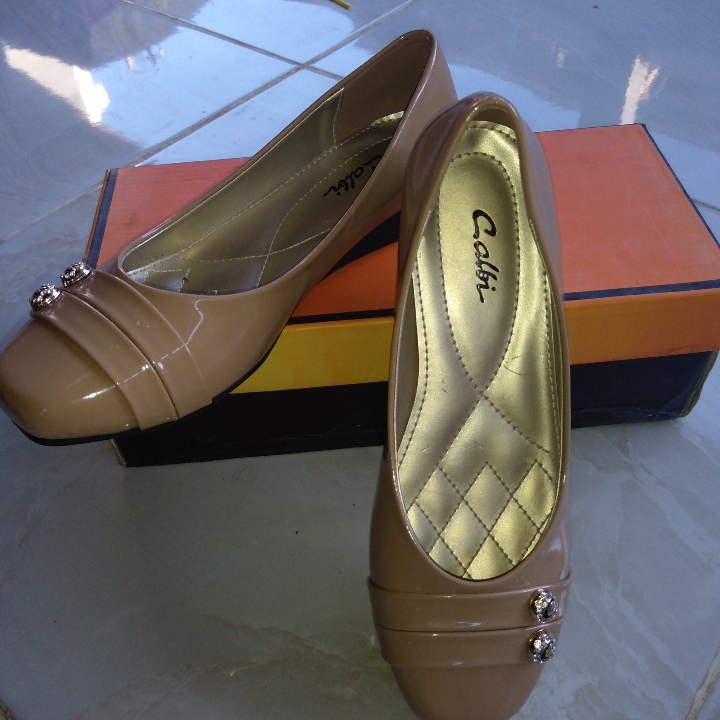 Sepatu Wanita Calbi Size 37