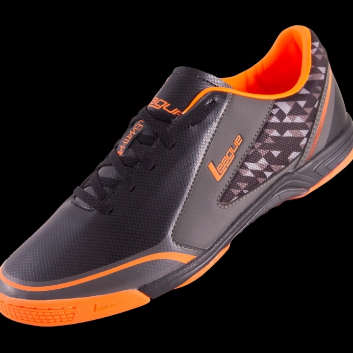 Sepatu futsal league