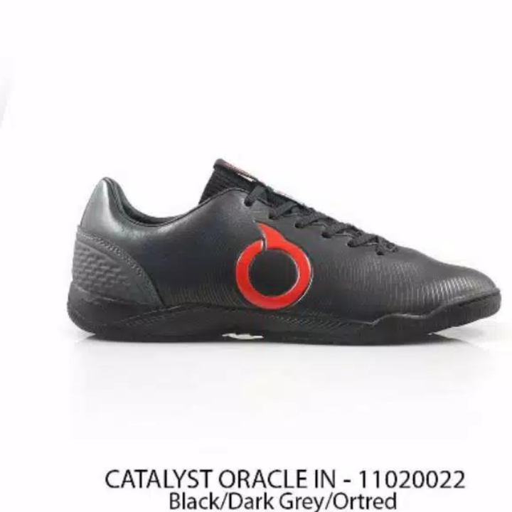 Sepatu futsal ortuseight catalyst oracle in black red
