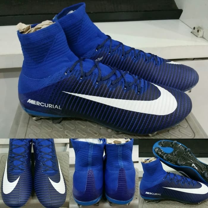 Sepatu sepakbola merk Nike
