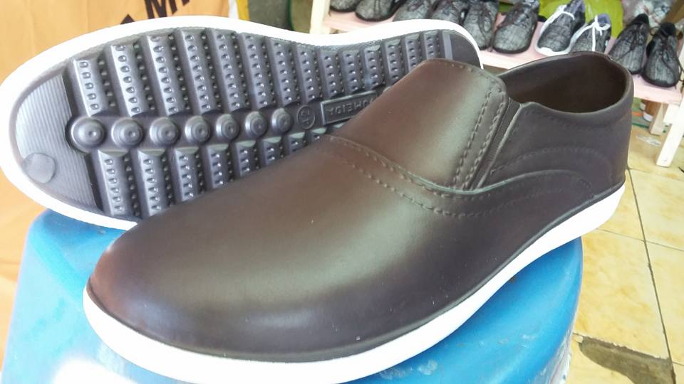 Sepatu Karet Hitam