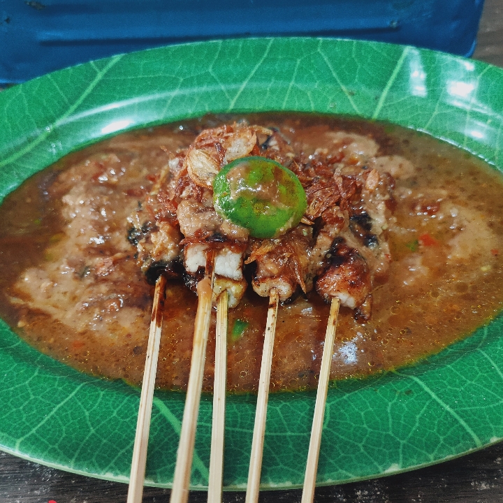 Setengah Porsi Sate Kambing Bumbu Kacang 