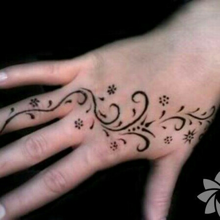 Simple Henna Art