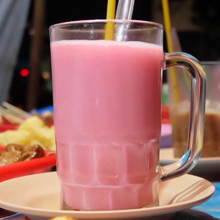 Sirup Merah Susu Hangat