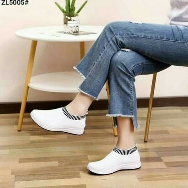 Slip On Hk08 Putih