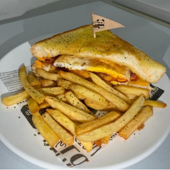Smoked Beef Sandwich Dan Kentang Goreng