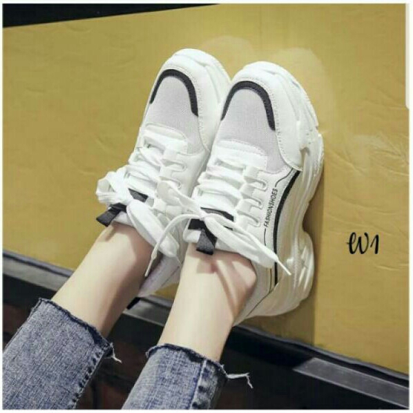 Sneaker Tali Hitam