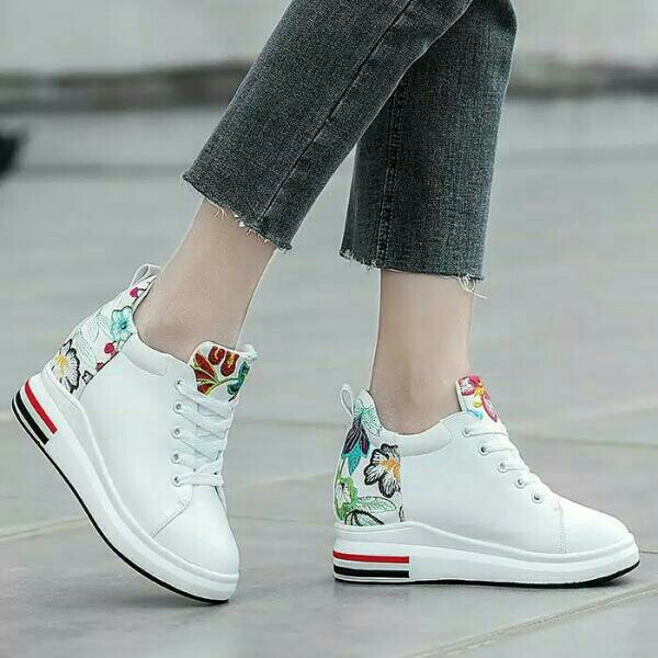 Sneakers Motif Bunga Putih