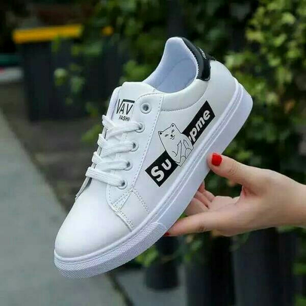 Sneakers Supme Hitam