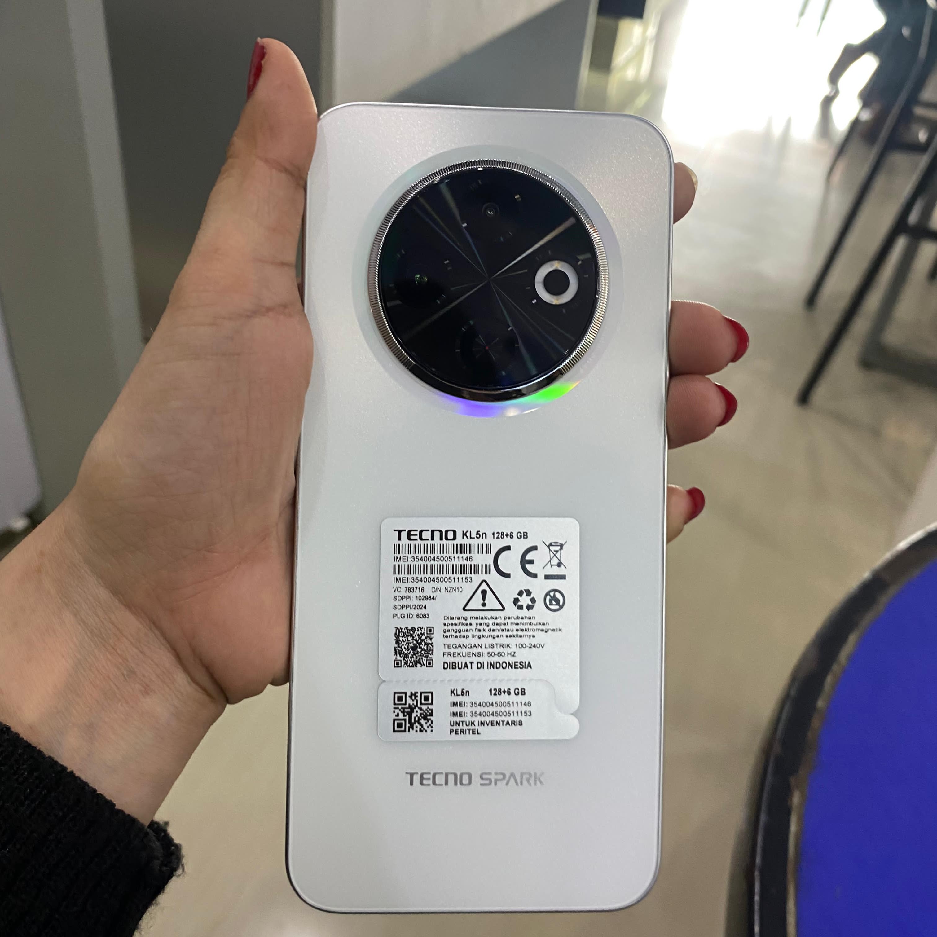 Spark 30C RAM 8 GB ROM 256 GB