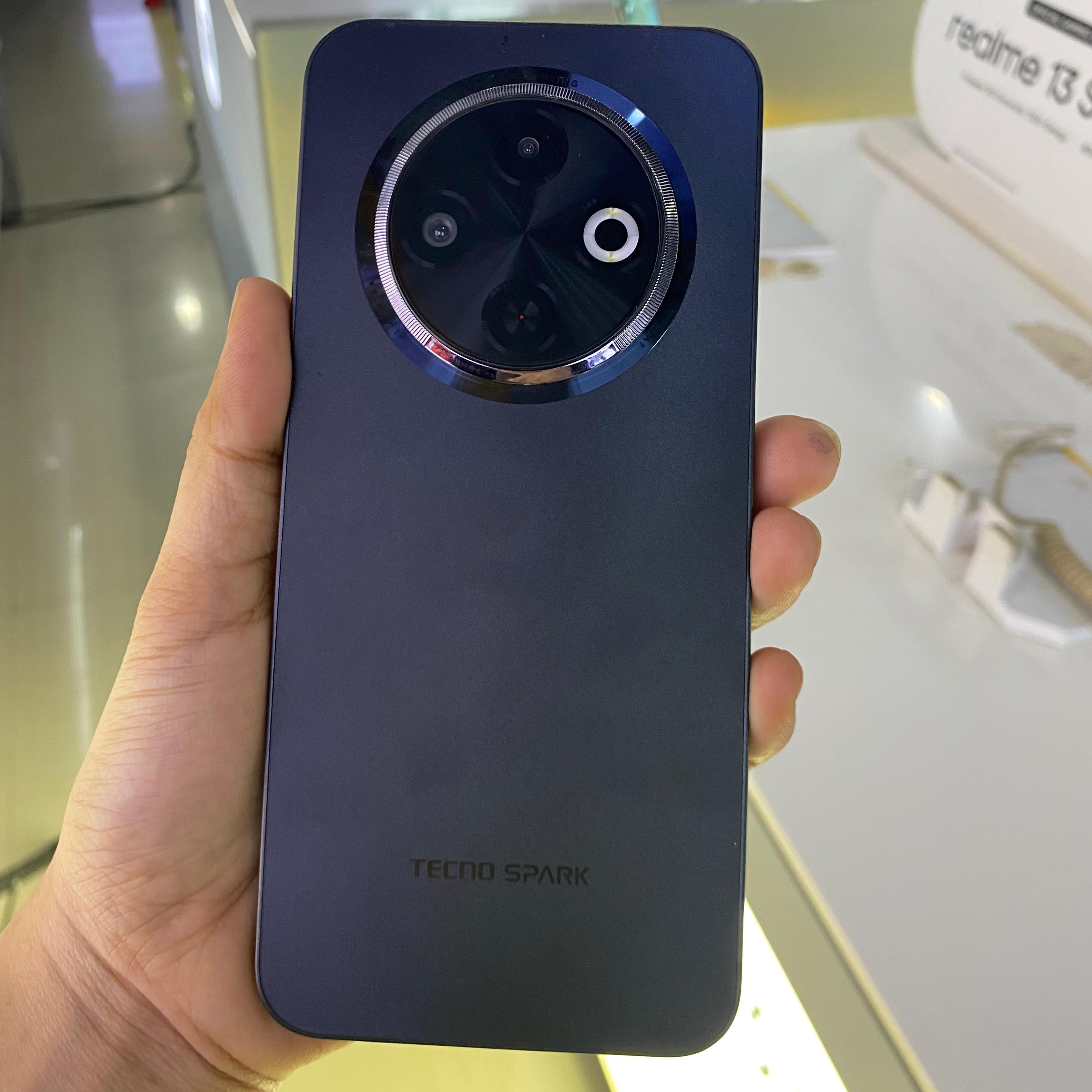 Spark 30C RAM 8 GB ROM 256 GB 2