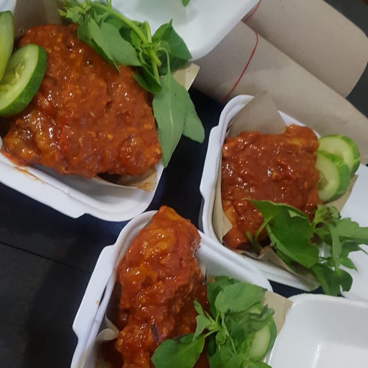 Spicy Chicken Dengan Nasi