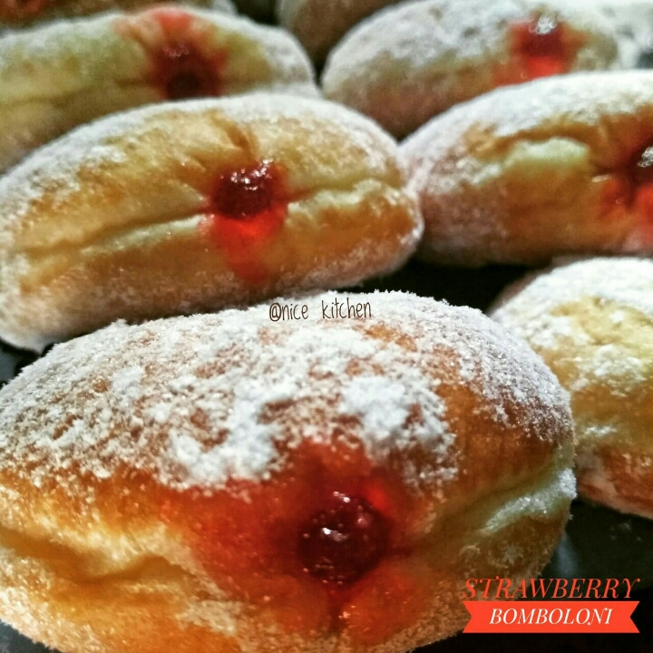 Strawberry Bomboloni 