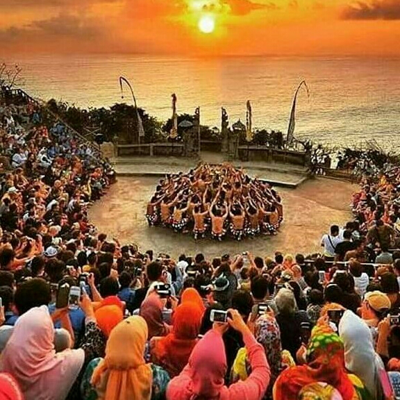 Sunset Uluwatu Temple And Kecak Dance