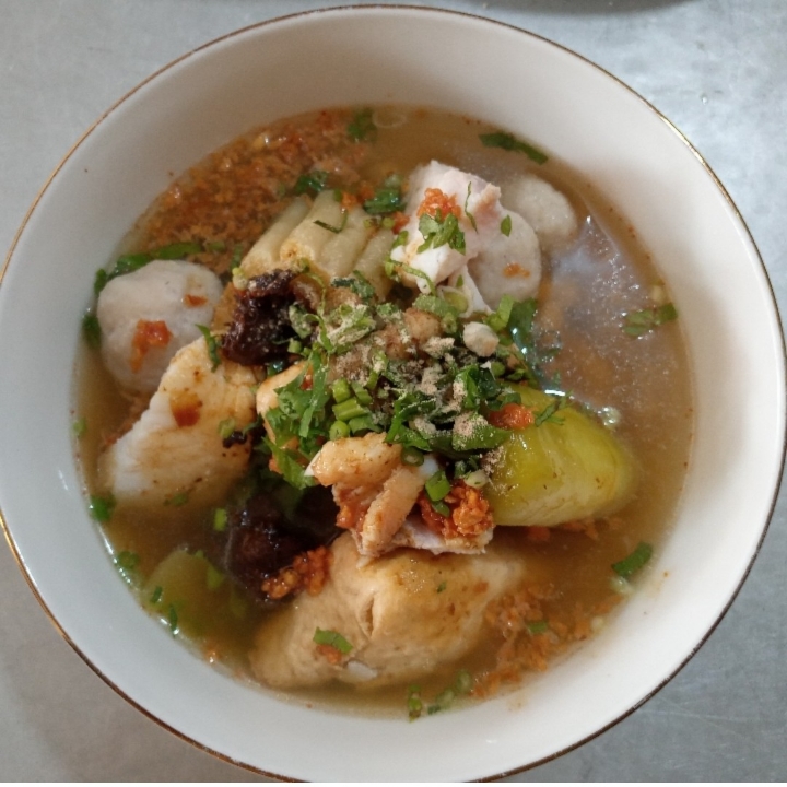 Sup Ikan Campur Komplit Bakso Telor Asin