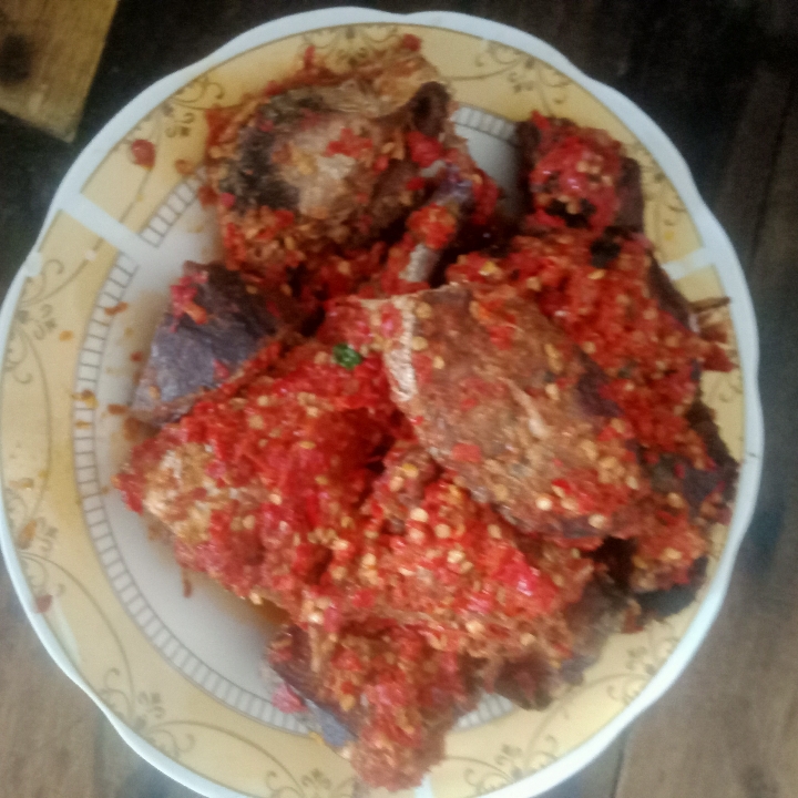 TONGKOL SAMBAL PAKAI NASI