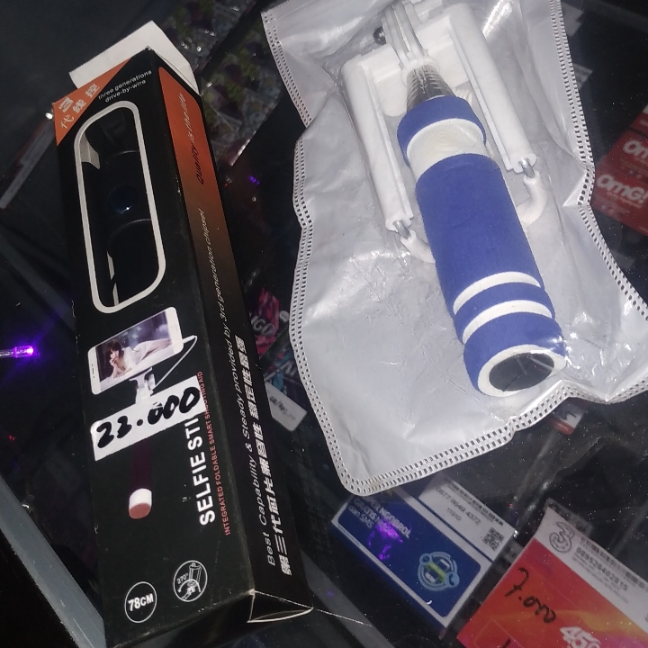 TONGSIS BLACK WHITE