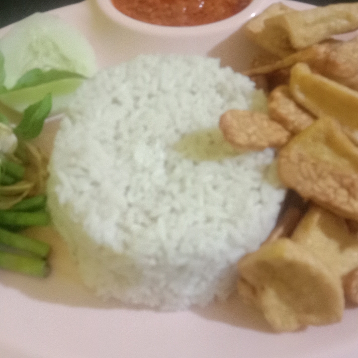Tempe Tahu Lalapan