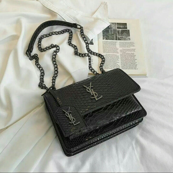 Tas Fosil Hitam