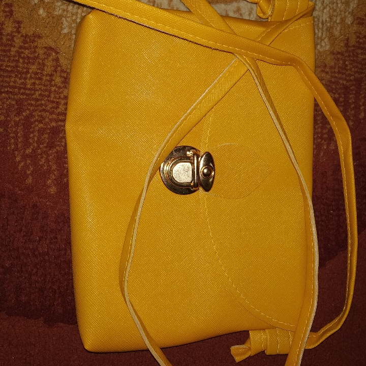 Tas Selempang Cantik Turun Harga