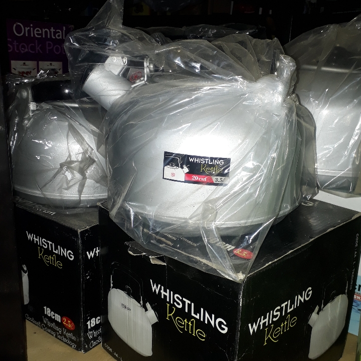 Teko Bunyi Whistling Kettle 20cm 
