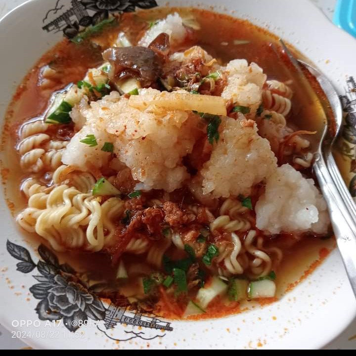 Tekwan Kuah Merah Plus Mie