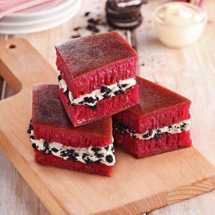 Terang Bulan Red Velvet Keju Coklat