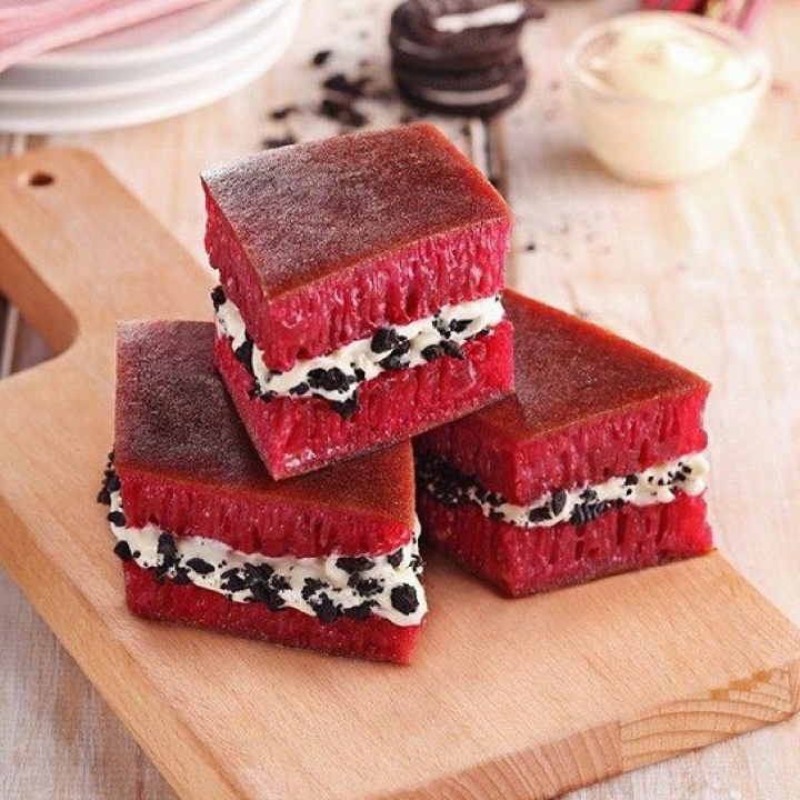 Terang Bulan Red Velvet Pisang Coklat
