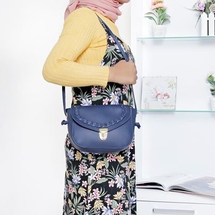 Tireshia Sling Bag