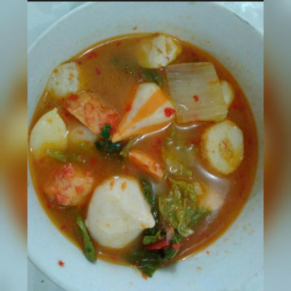 Tom Yam Bakso Cafe Yola Batu 4