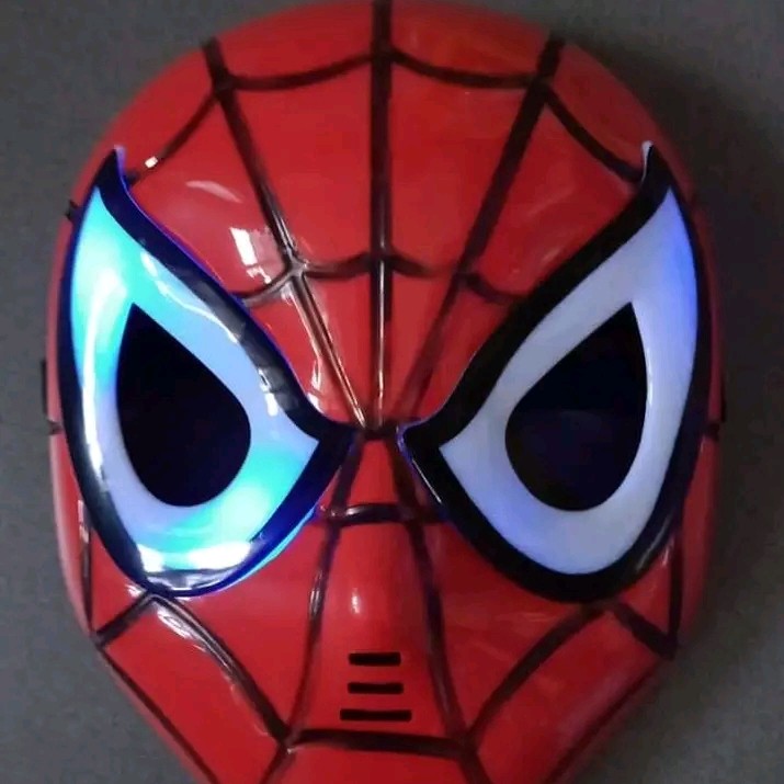 Topeng Spider-man nyala