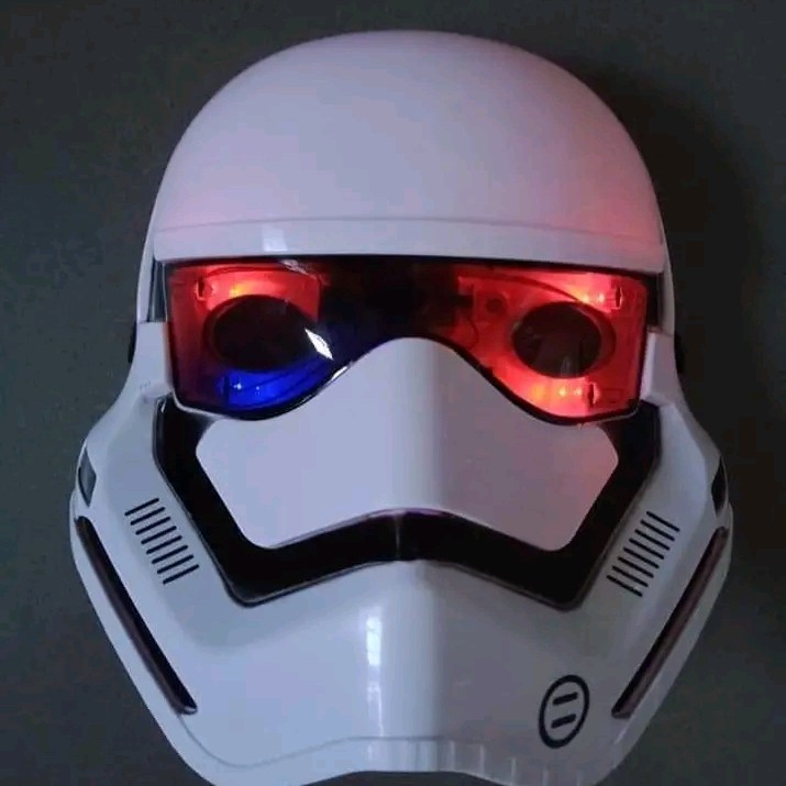 Topeng star wars nyala