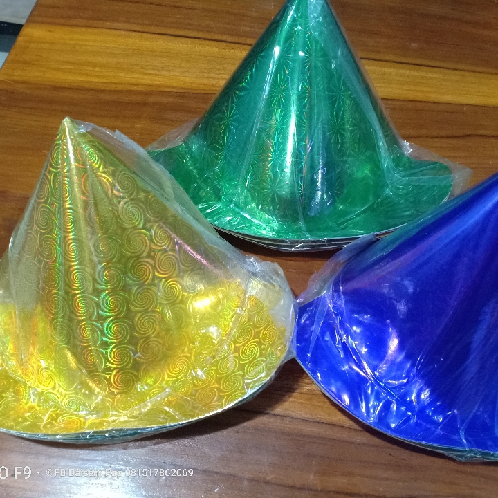 Topi Kerucut Metalik