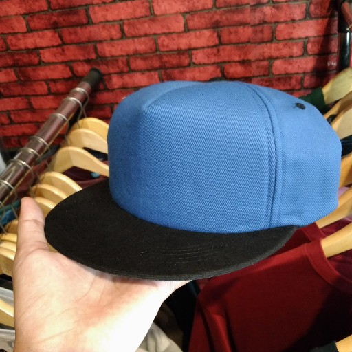 Topi snapback polos