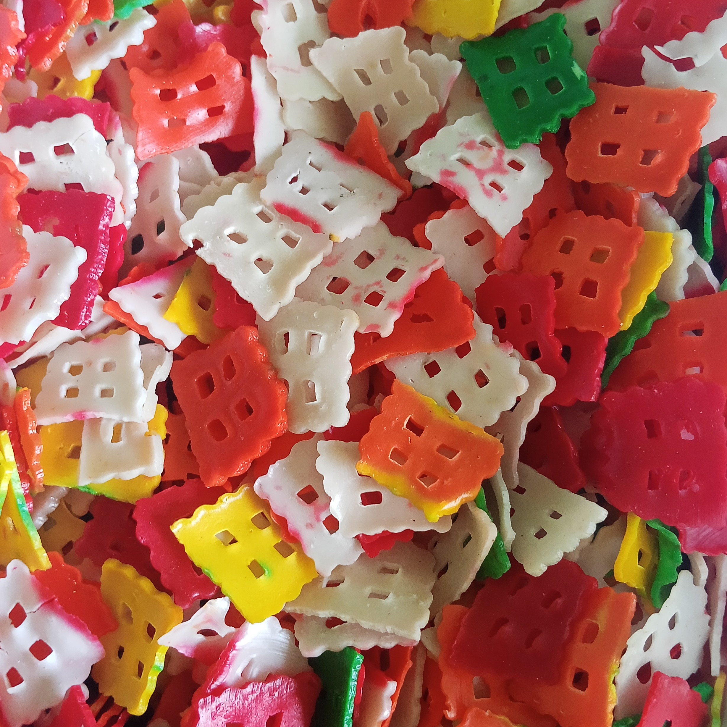 Toping kerupuk jendela