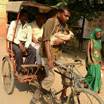 Tukang Becak dan Bayinya