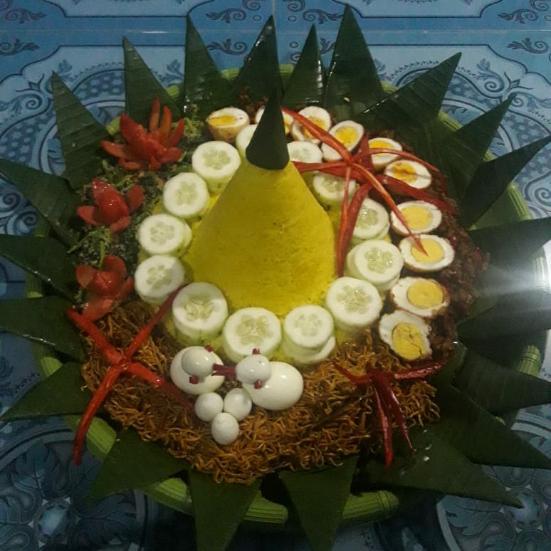 Tumpeng Untuk 10 - 12 Porsi
