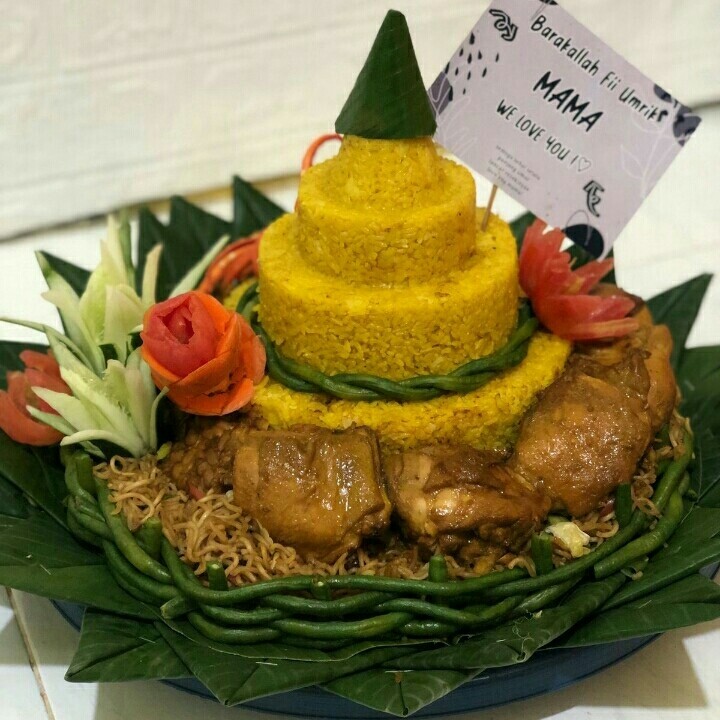 Tumpeng untuk 8 porsi