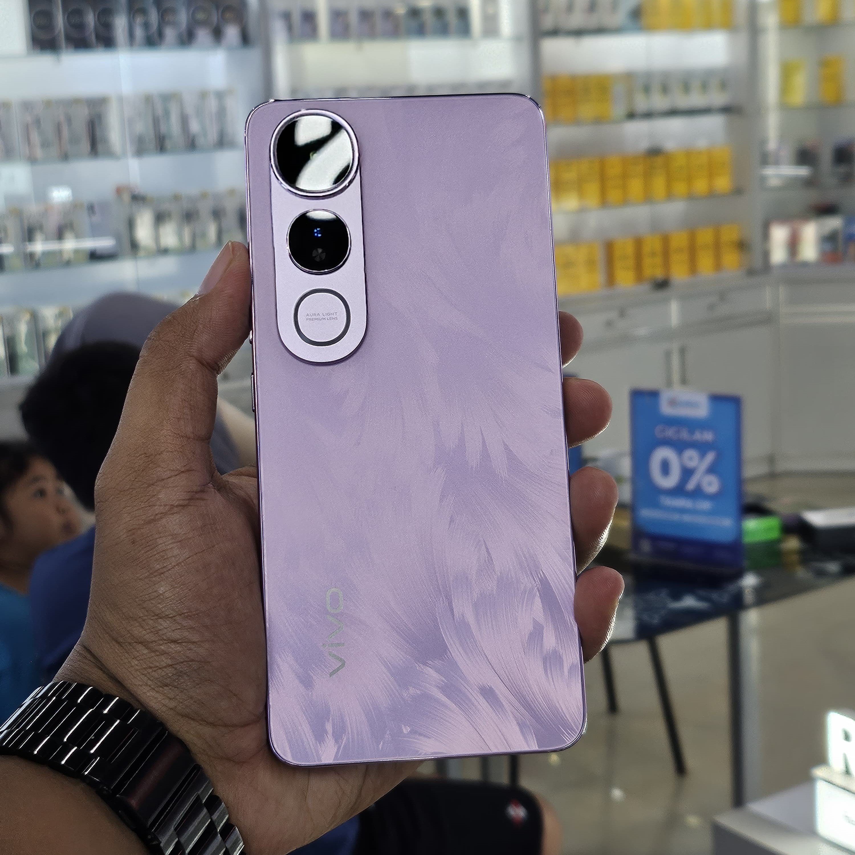 VIVO V50 LITE 4G RAM 8 GB ROM 256 GB 2