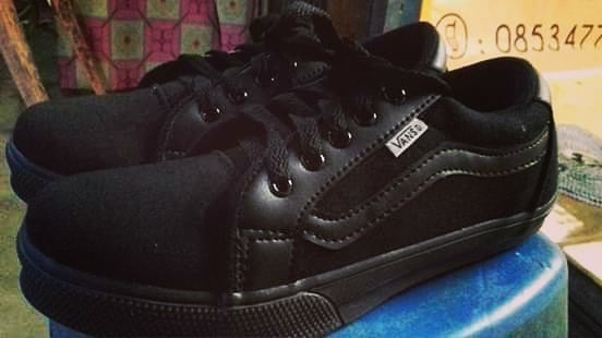 Vans Hitam Polos
