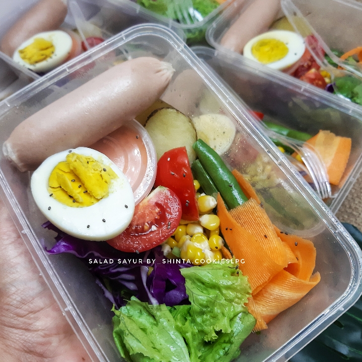 Vegetable Salad With Thousand Island Dressing
