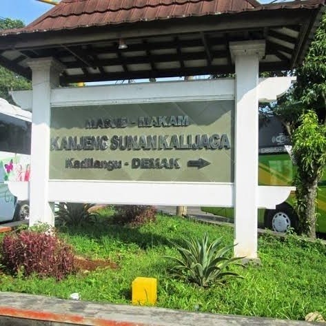 WISATA RELIGI ZIARAH WALI SANGA 4