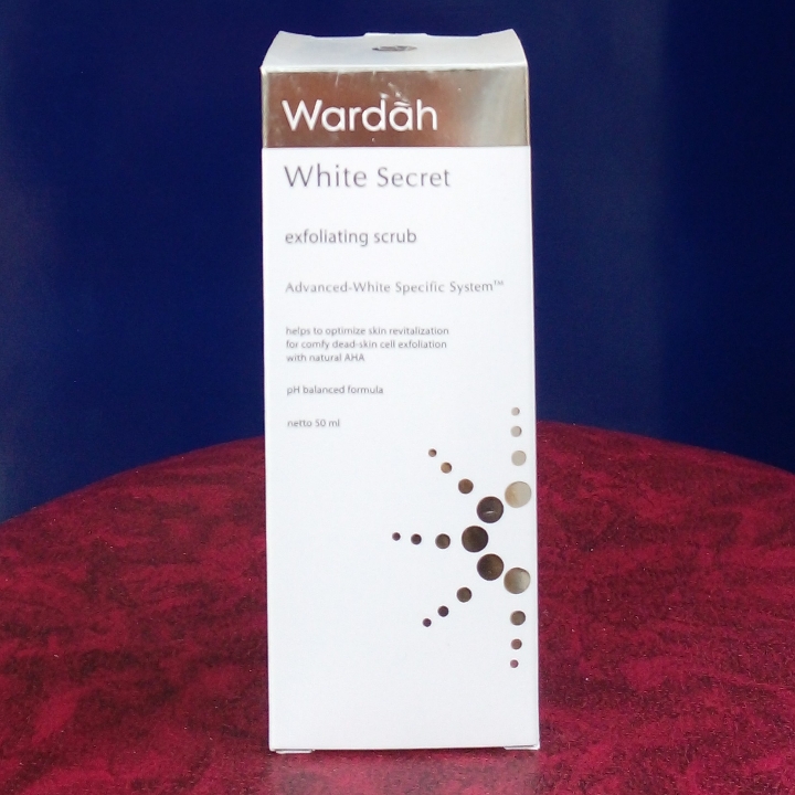 Wardah Exfoliating Scrub