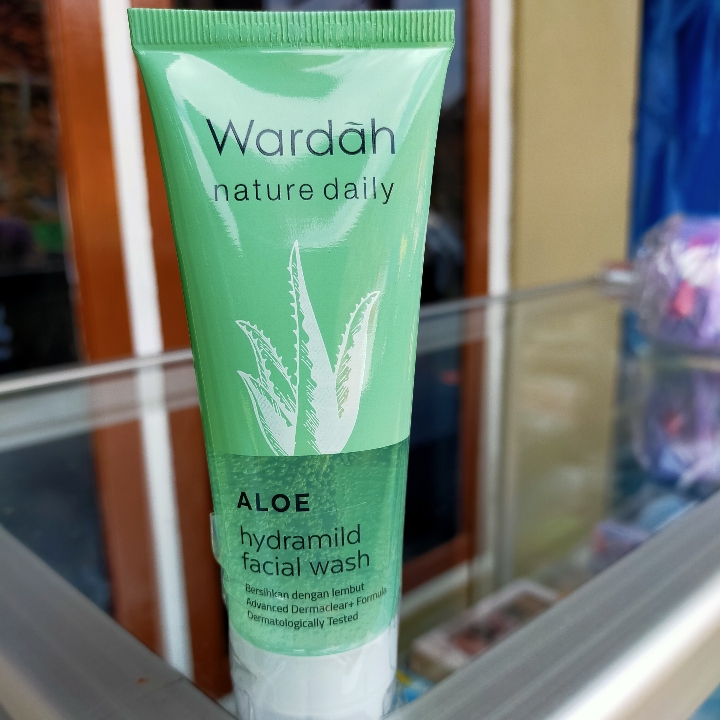 Wardah Facial Wash Aloe Vera