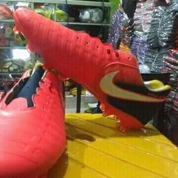 Sepatu Bola