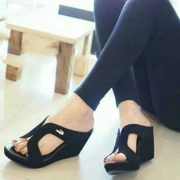 Wedges Buaya Hitam