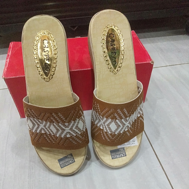 Wedges Castello Tapak Crem 4