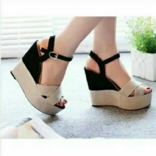 Wedges D02 Hitam Moca