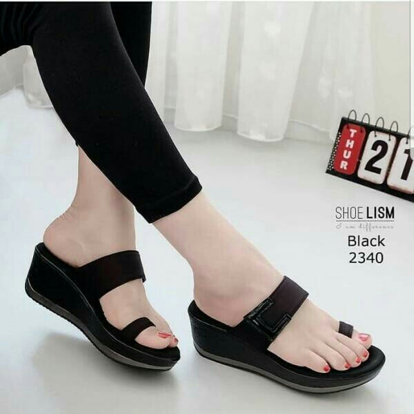 Wedges HR01 Hitam